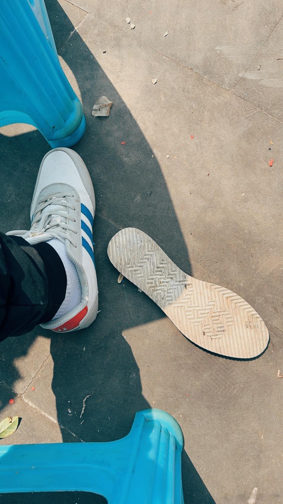 过节出来探亲结果发生了如此尴尬的一幕，我发4回家第一件事就是让我妈把拼夕夕卸了