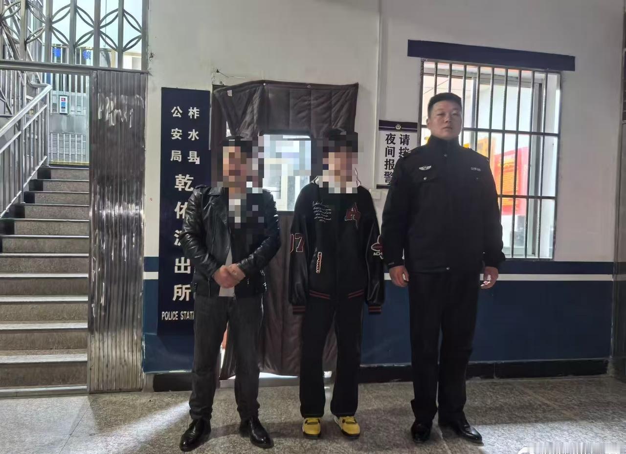 【寒冬暖警！乾佑派出所助走失少年平安归家】 12月18日下午，商洛柞水乾佑派出所