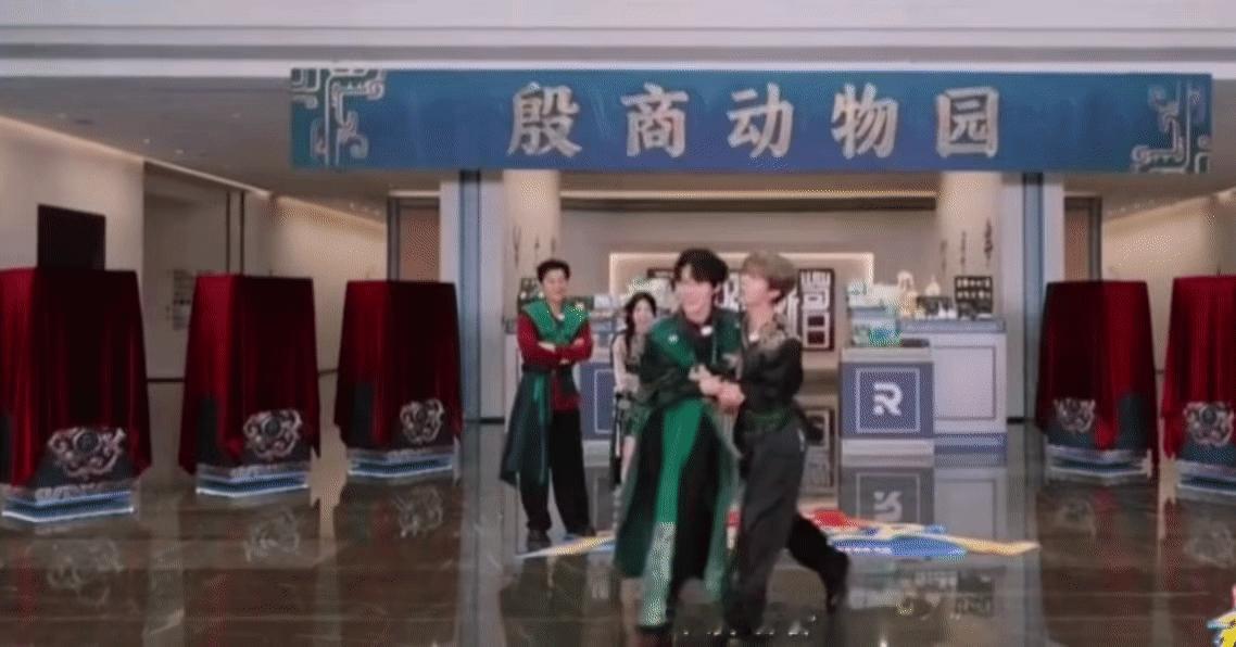 范丞丞不吃压力这一块 范丞丞真的是跑男快乐源泉！毫无压力感，敢说敢玩，调侃队友、