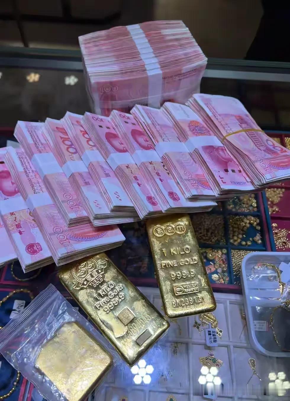 突然发现一辈子攒的东西都不值钱了！
中年人从这一刻彻底觉醒!

奋斗半生，二十年