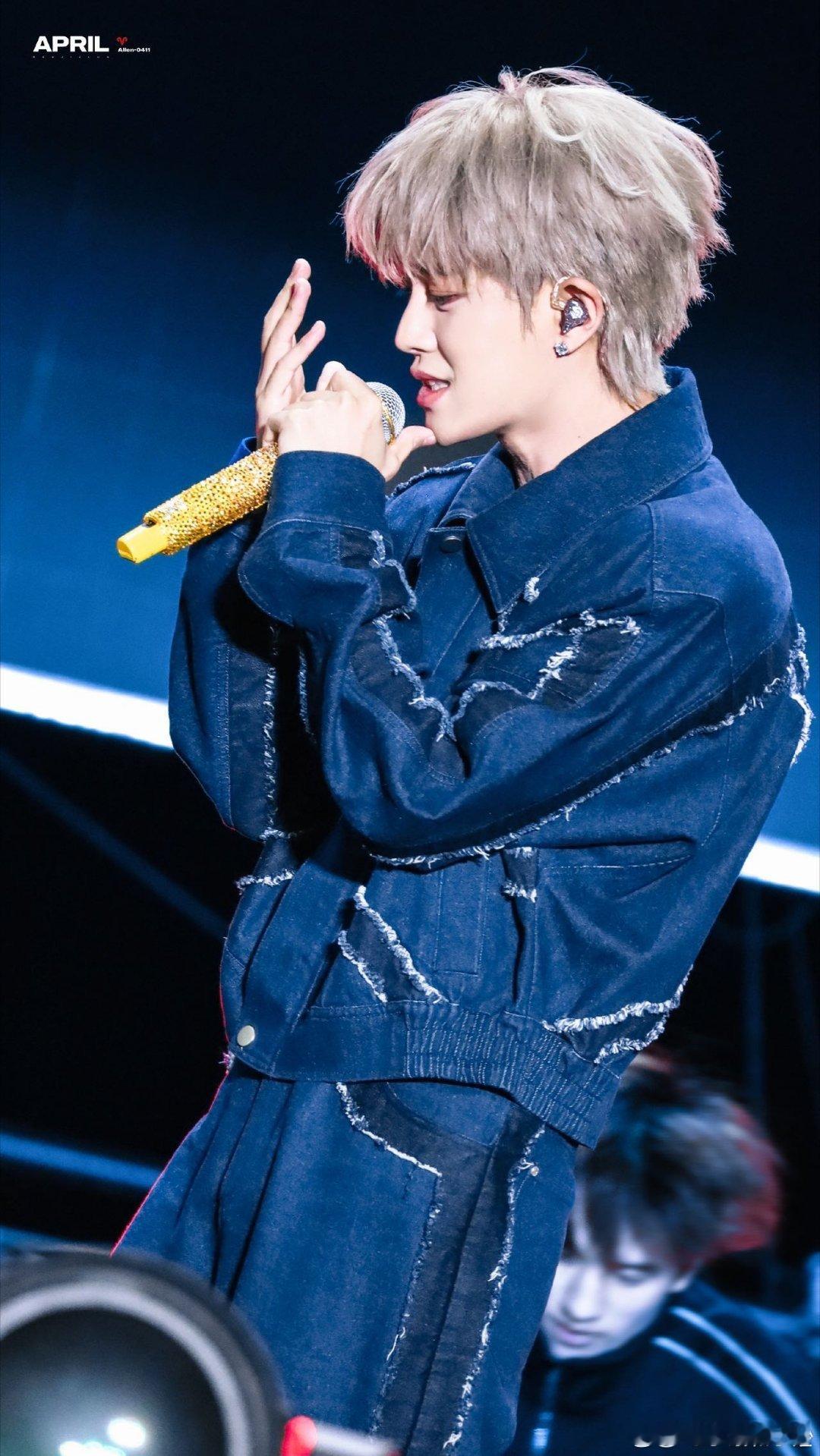 任嘉伦线下实物战神终于懂什么叫线下实物天花板，任嘉伦现场气质从容，五官精致立体，