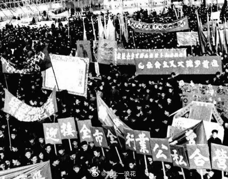 赵鑫珊：劳动锻炼是否是知识分子改造的根本道路反右前，北大学生也下乡劳动。反右后，