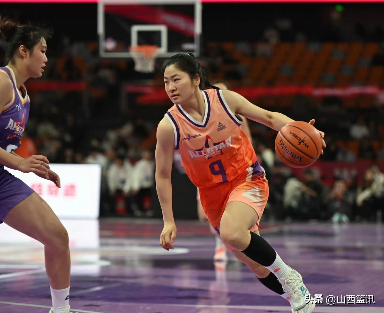 山西竹叶青酒女篮后卫队员刘贝今夜星光璀璨！在今天晚上进行了WCBA全明星周末星锐