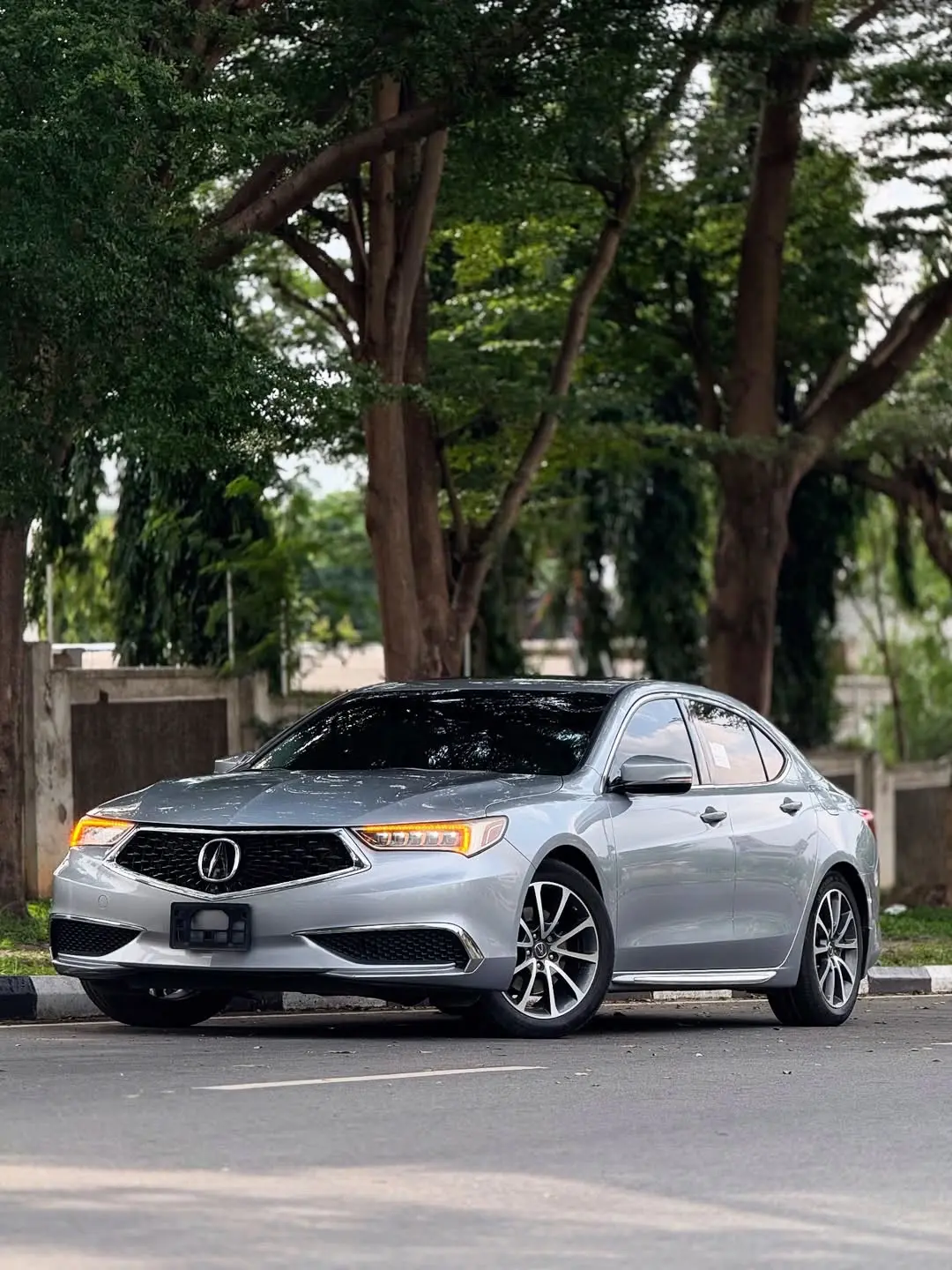 一台讴歌TLX