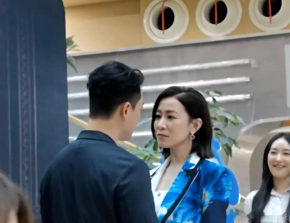 #佘诗曼林峯发糖啦#林峯佘诗曼在线发糖了，这种正主追着喂糖吃的感觉真好！这不比那