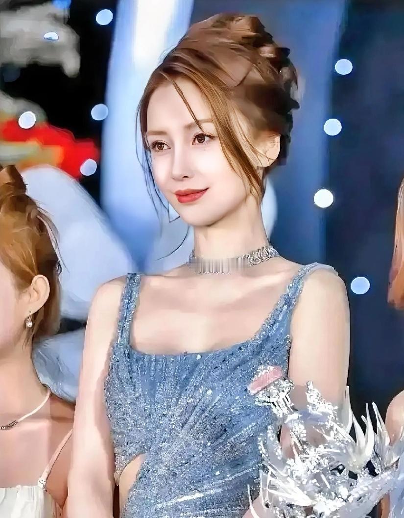 杨颖转身离开的真相：黄晓明视角拆解，从世纪婚礼到各自安好
 
那场轰动全网的世纪