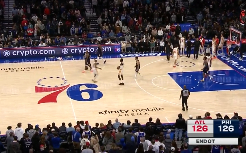 马克西关键的两罚不中，老鹰暂停后杰伦约翰逊造犯规，两罚全进，两队进入第二个加时赛