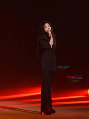 张柏芝带小儿子看功夫女足张柏芝携小儿子观看功夫女足，一同感受影片传递的热血精神，