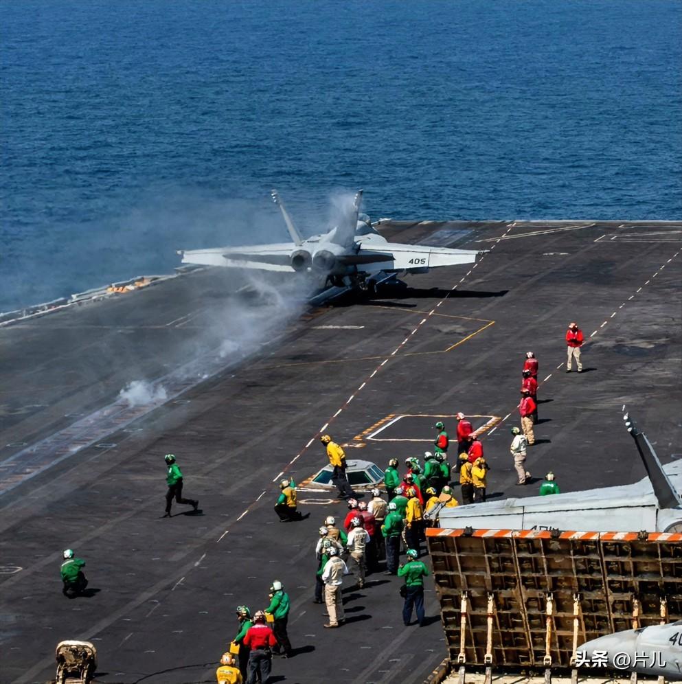 突发！美国辟谣林肯号航母遭到打击。刚刚，美国五角大楼针对伊朗宣称向位于中东地区海