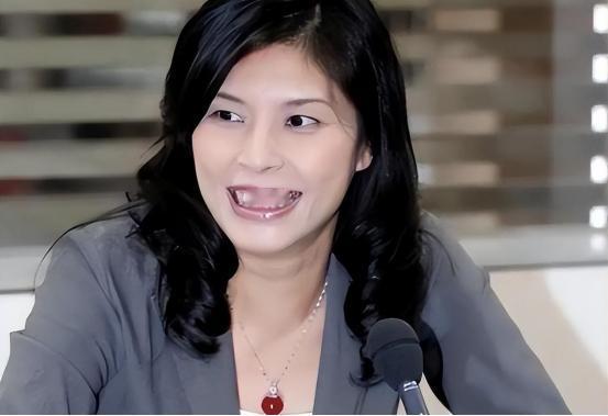 郑丽文赞美解放军，民进党破大防。最近这段时间，国民党主席郑丽文关于解放军、台海局