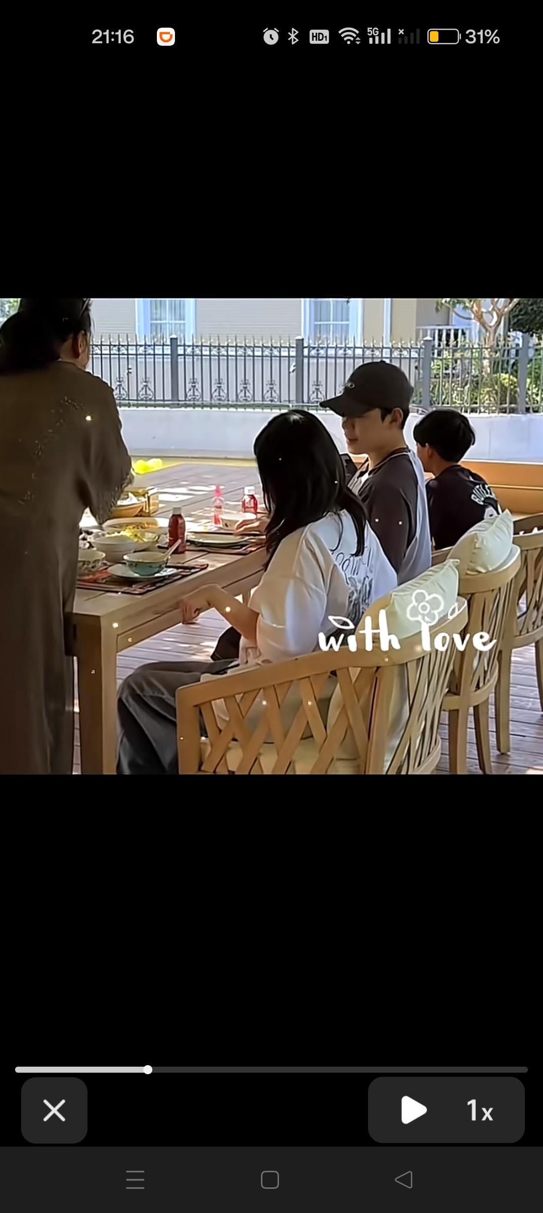 霖霖玥玥和奶奶团聚了😍
奶奶满心欢喜！祖孙团聚，兰姐享受天伦之乐了！



兰