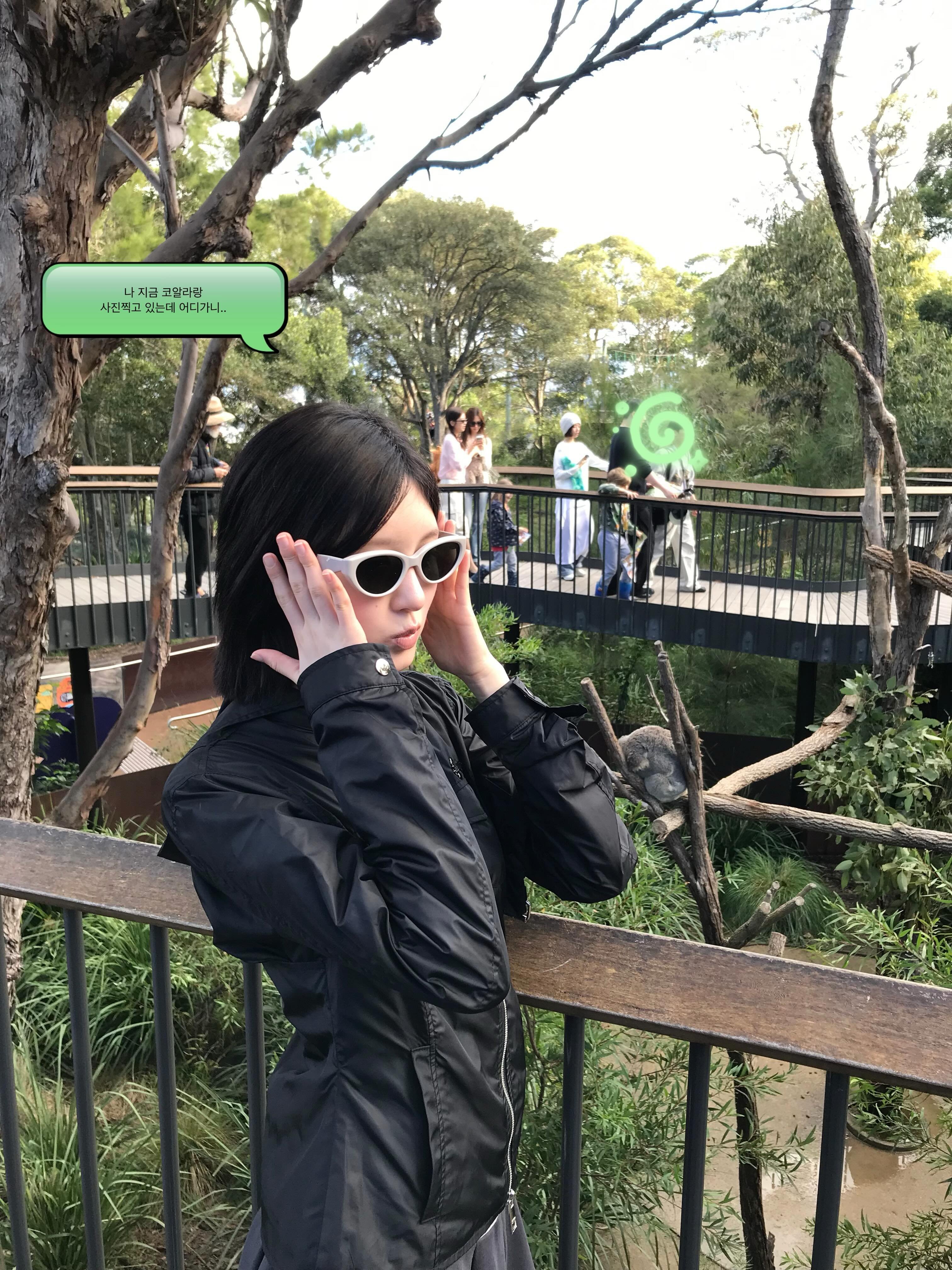 元英啊，你怎么在这儿呢我这正和考拉一起拍着照呢，你们要去哪儿呀..你们等等欧尼呀