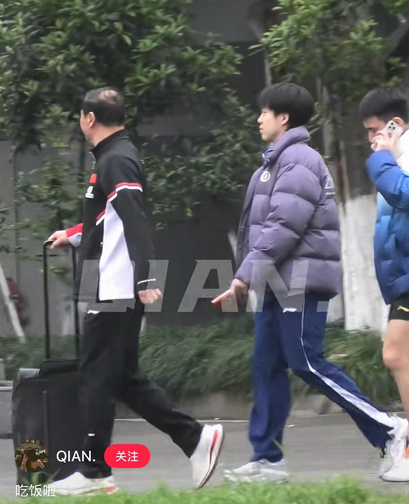 全球代言人也下训吃饭啦～ 