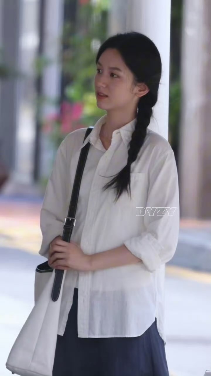 周也清冷麻花辫，学姐你太美好了，林诗兰就不能是我姐姐吗