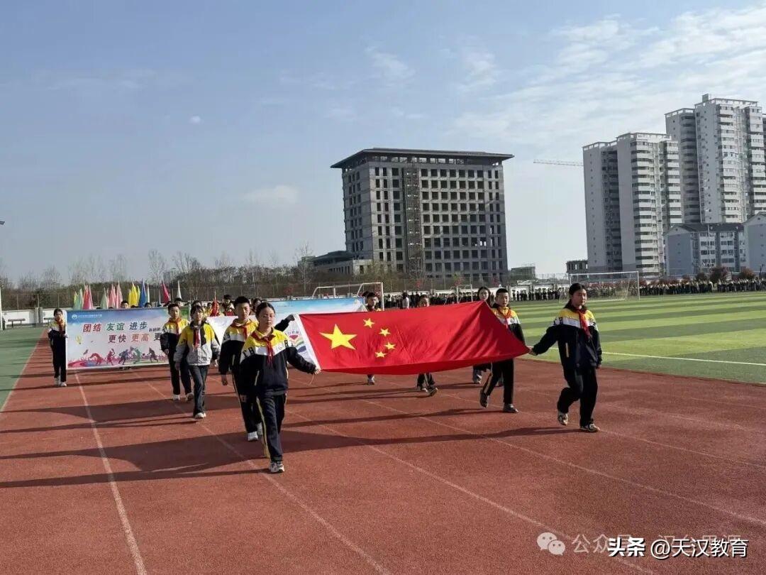 汉中市汉台思源实验学校春季运动会在欢声笑语中盛大启幕。本届运动会以 “健康第一，
