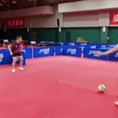 陈梦官宣去踢足球 陈梦踢足球，乒乓球射门的神操作还历历在目，这次足球赛，期待她再