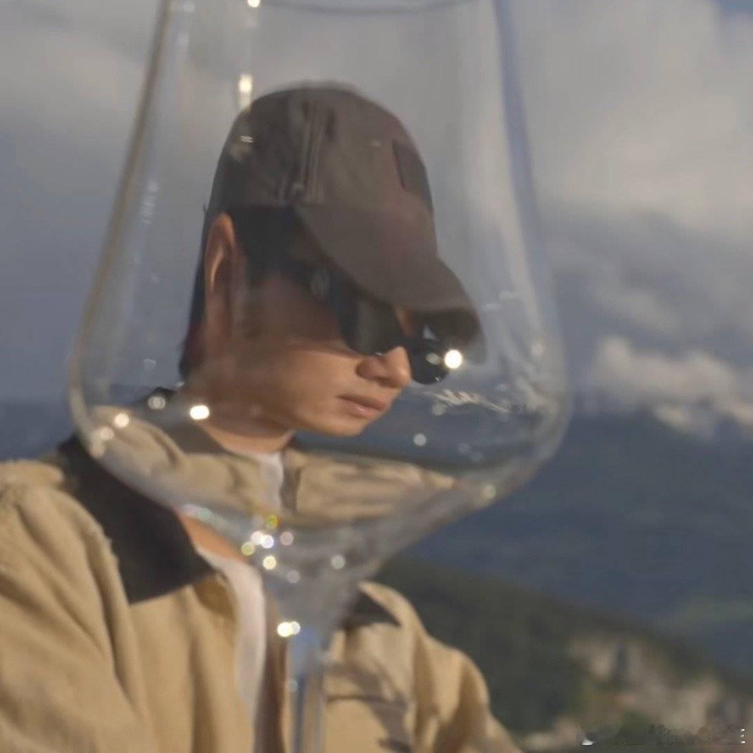 说到表情包怎么能有这张图呢[可怜][可怜][可怜]工作室你是会拍的哈哈哈哈哈哈哈