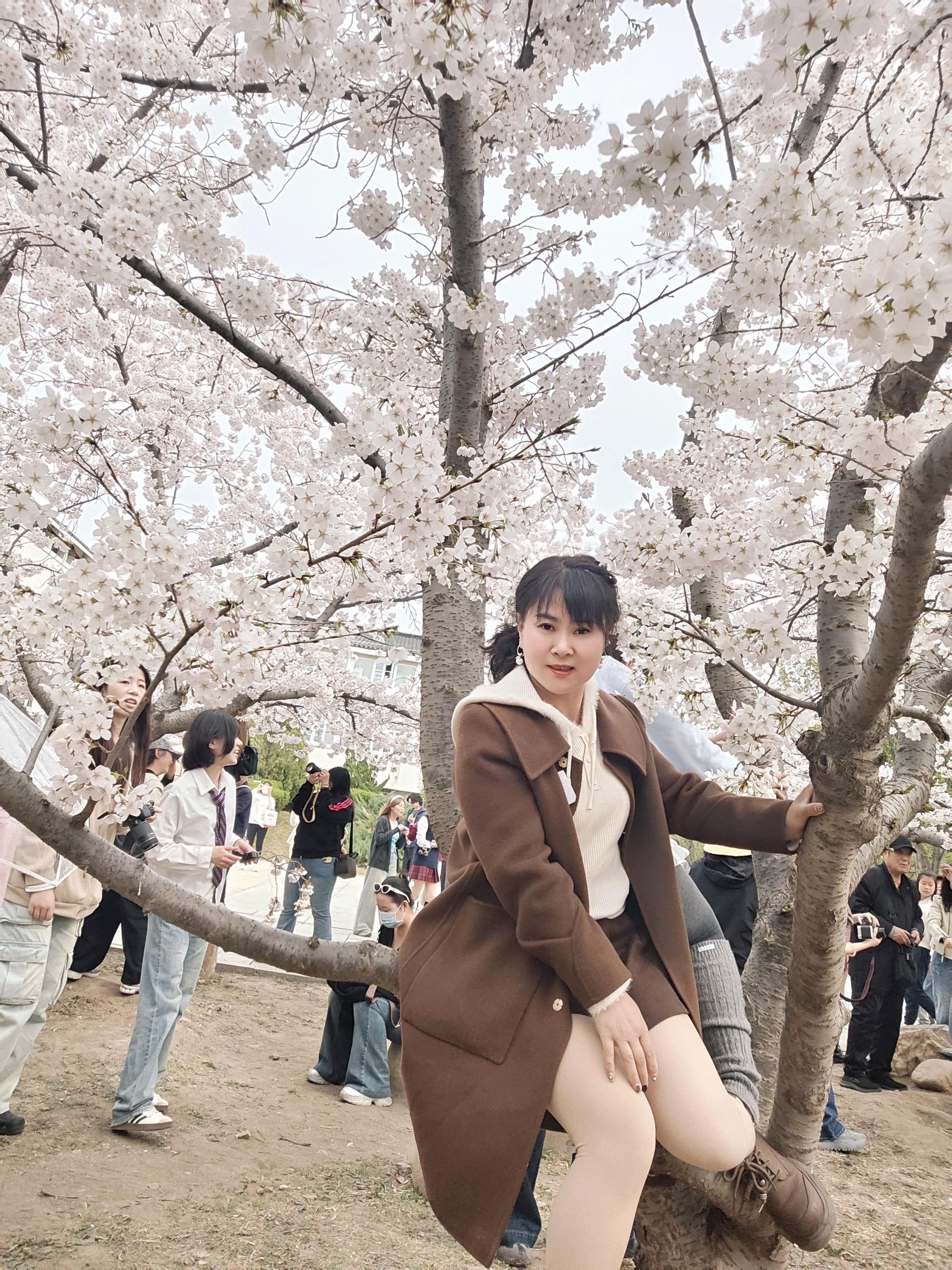 希望我们去看更广阔的世界，而不是在鸡毛蒜皮的小事中脱不了身