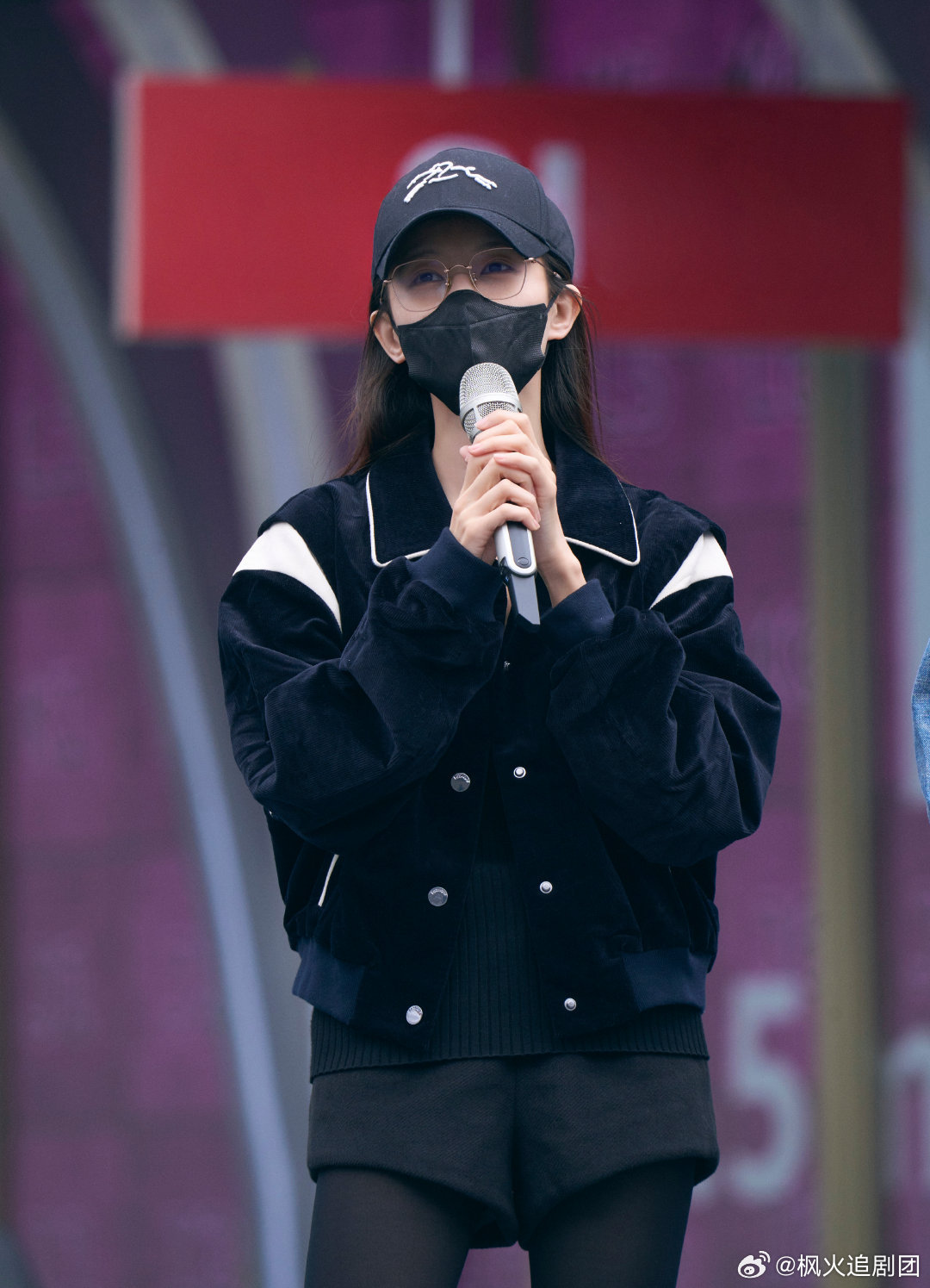 李一桐跨年素颜彩排照  素颜彩排图也太美了叭！[憧憬]期待今晚的跨年舞台！[求关
