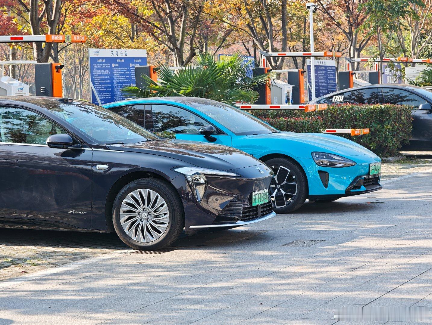 充电中，等会进行纯电能耗对比测试大家猜谁会更省电我猜小米会略省一点，别克更重一些