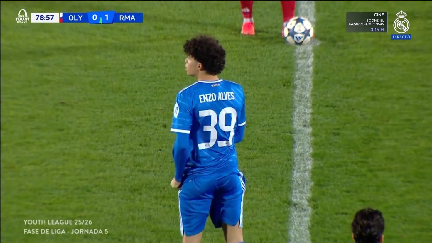 恩佐昨天在青年欧冠赛场首秀场边有个胖子一直在拍halamadrid