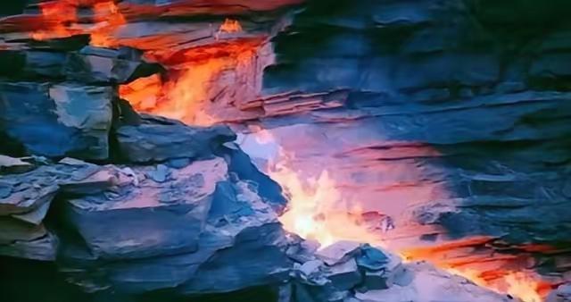 1916年，一名英国人抽完香烟后，随手将烟头一扔就转身离开了，但他不知道，就是这