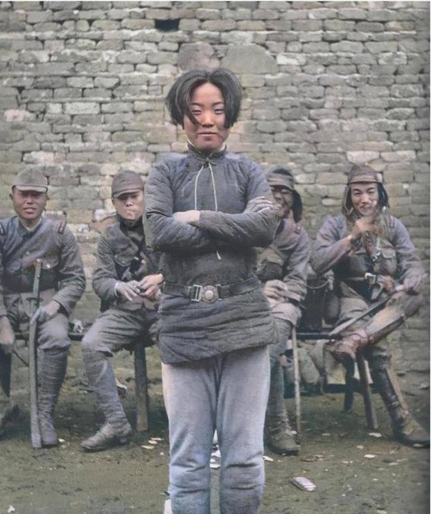 ，安徽和县抗日女英雄成本华被日军俘虏，严刑拷打英勇不屈，行刑前，日军随军记者为成