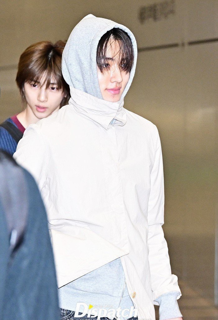 D社皮下是不是金主训粉丝？怎么一点不顾严成玹… 