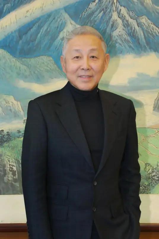 当年，记者拍到陈道明在左小青的公寓待了6个小时才匆忙离去，第二天陈道明的妻子怒怼