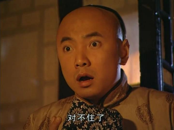 1735年，雍正帝驾崩，李卫知道自己的下场不会很好，于是哭晕在棺椁之前。乾隆仿佛