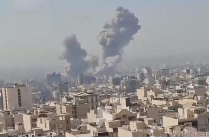 伊朗转机来了！560人惨死，特朗普捂不住，关键时刻三盟友全反水
 
2月28日，