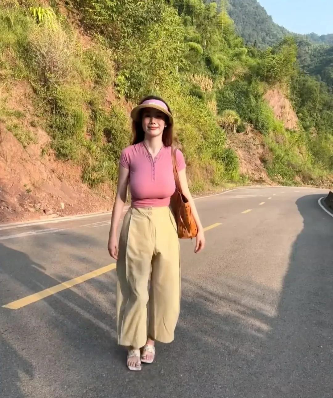 青丝垂首倚山腰，翠裙飘飘舞风翩。奶牛，在你面前也不过如此