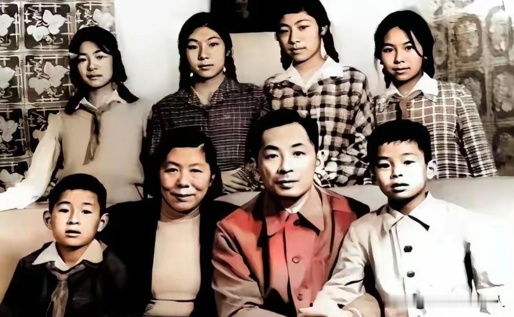 1985年，开国上将叶飞在病榻上听闻小女儿叶之枫因泄露国家机密被捕的消息，沉默良