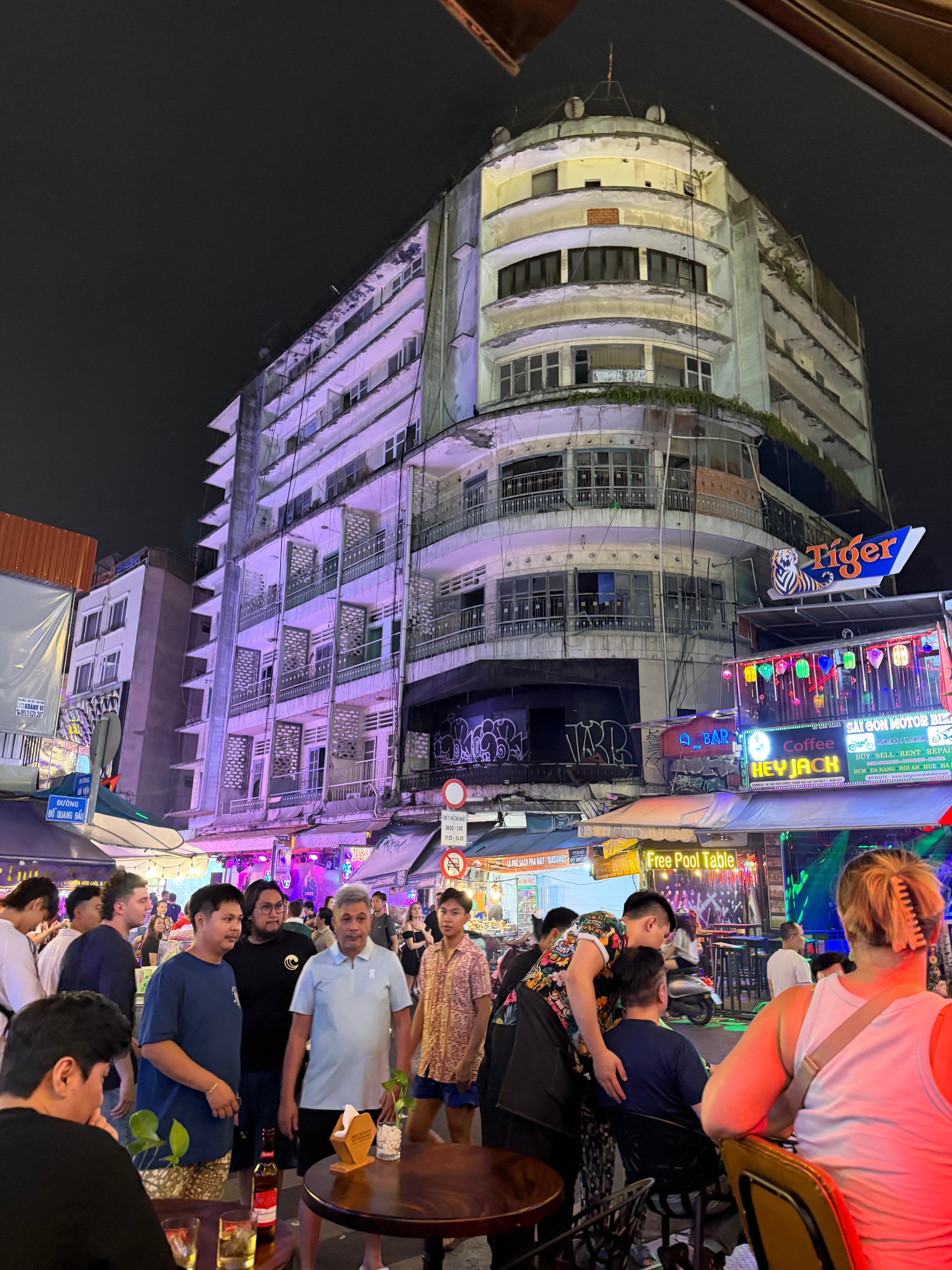 入住的宜必思发现在拍广告 越南·范五老街