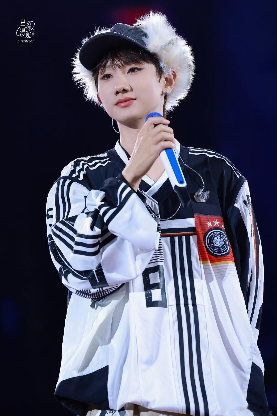 汪苏泷以后就这么穿吧这一套太超前了 封神了 我被帅晕倒了 ​​​