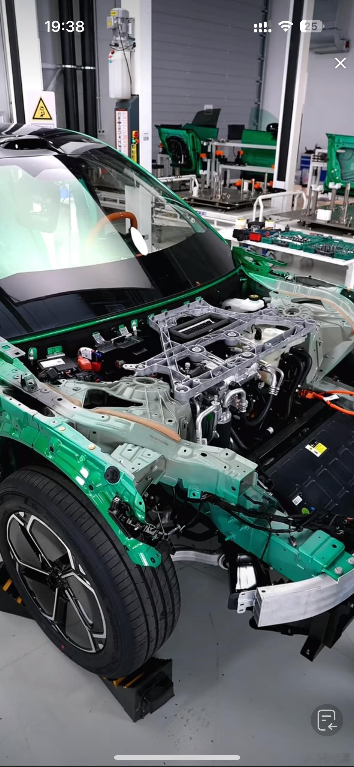 小米直播拆车的硬核底气雷总因为感冒推迟了直播，结果成了新年首拆节目。我已经看了半