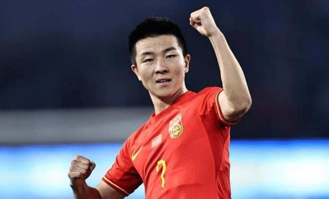 中国男足击败卡塔尔晋级八强，堪比久旱逢甘霖，值得祝贺！美中不足的是蒋圣龙的红牌。