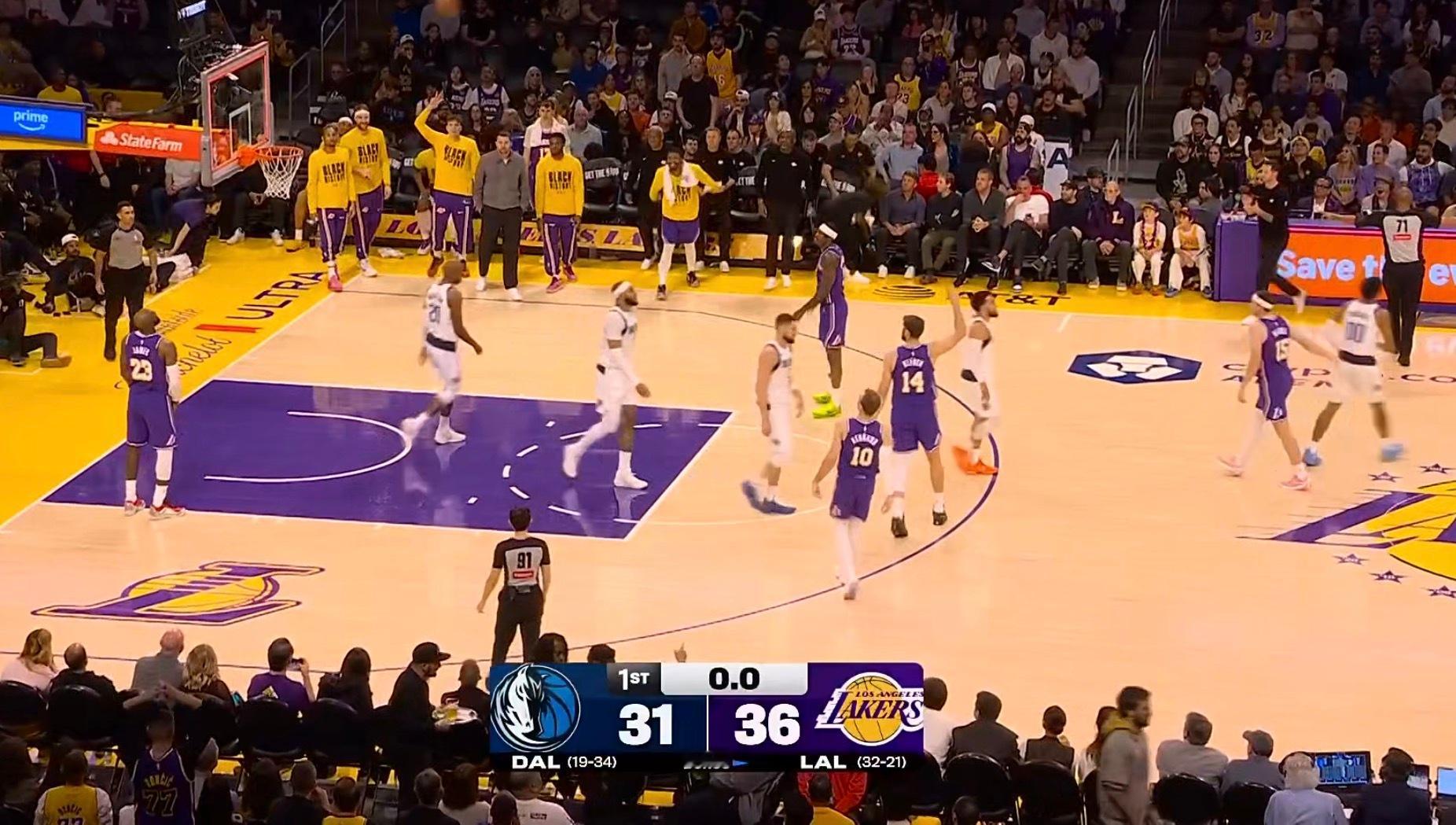 首节湖人36:31领先独行侠5分。这比赛两边都没防守，谁先上一波防守强度，就有可