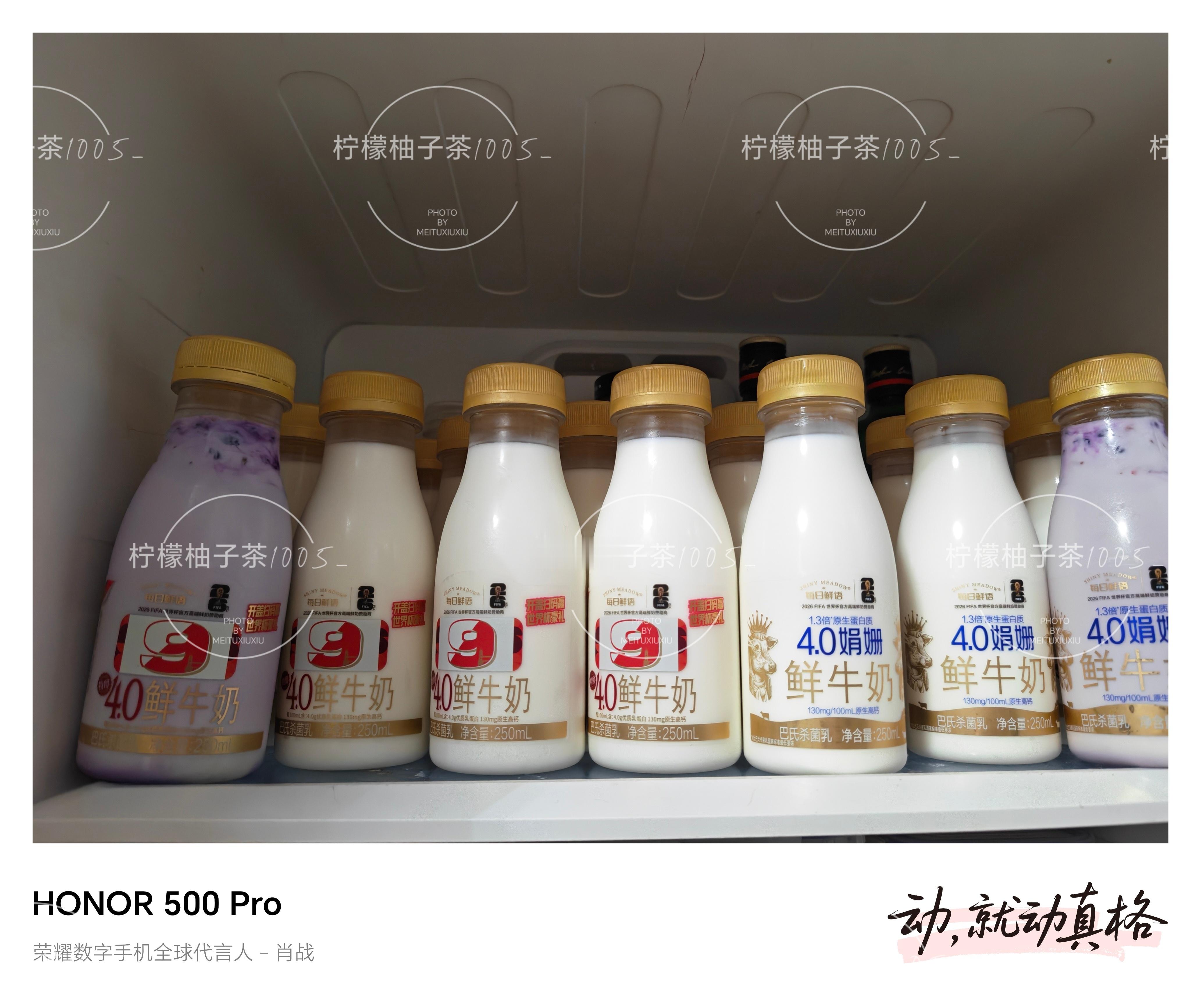 肖战每日鲜语品牌代言人肖战 又来了两箱。纯牛奶里泡枸杞，也很养生养颜补气。 