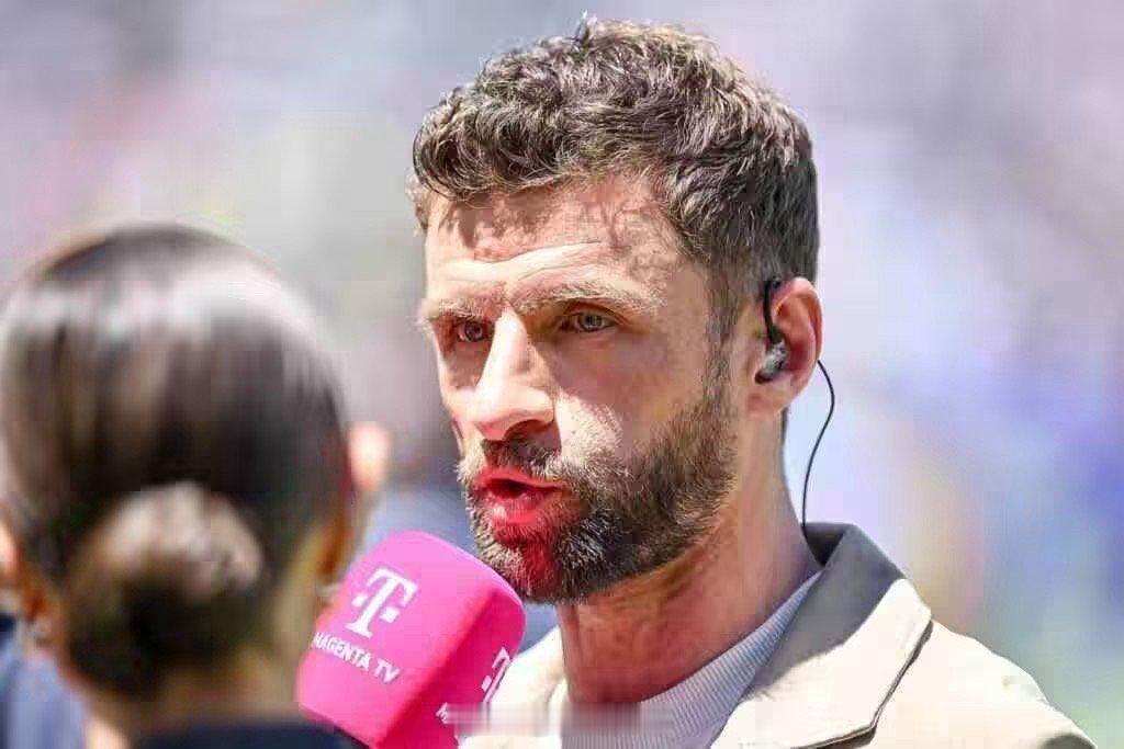 在接受MagentaTV采访时，德国前国脚托马斯·穆勒抛出了一个所有人都始料未及