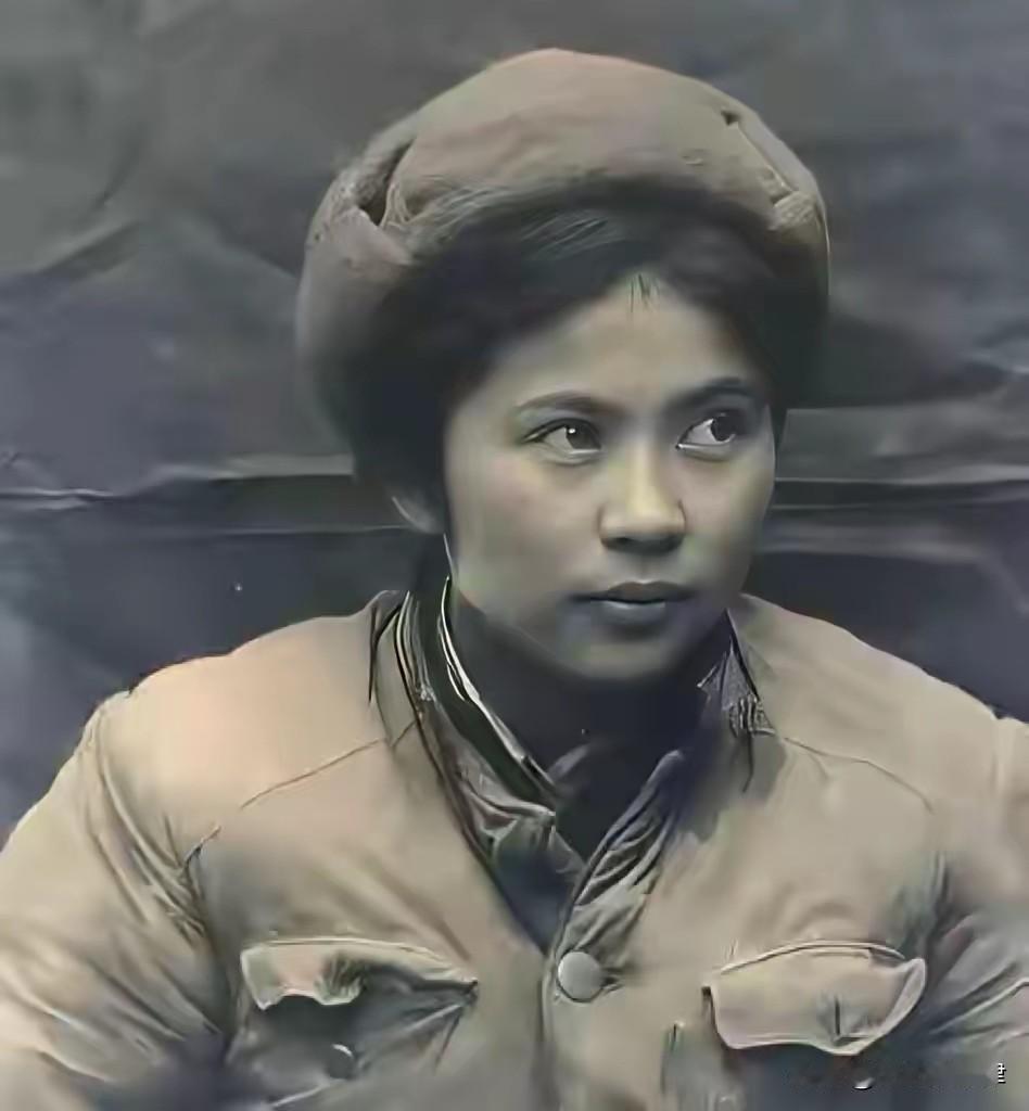 1950年朝鲜战场，女军医听到副师长名字瞬间泪崩：他等了我整整十年
 
1950