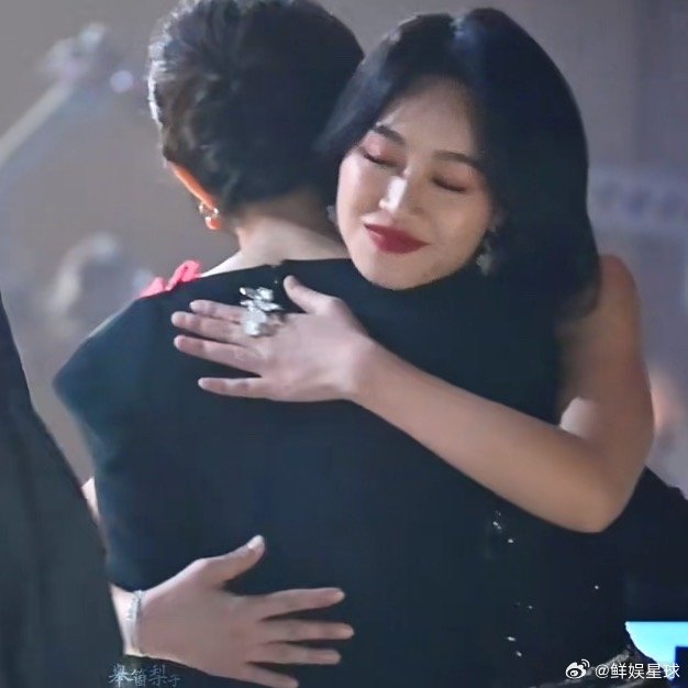 孙俪蓝盈莹拥抱好动容孙俪蓝盈莹拥抱甄嬛浣碧拥抱孙俪SMG视后