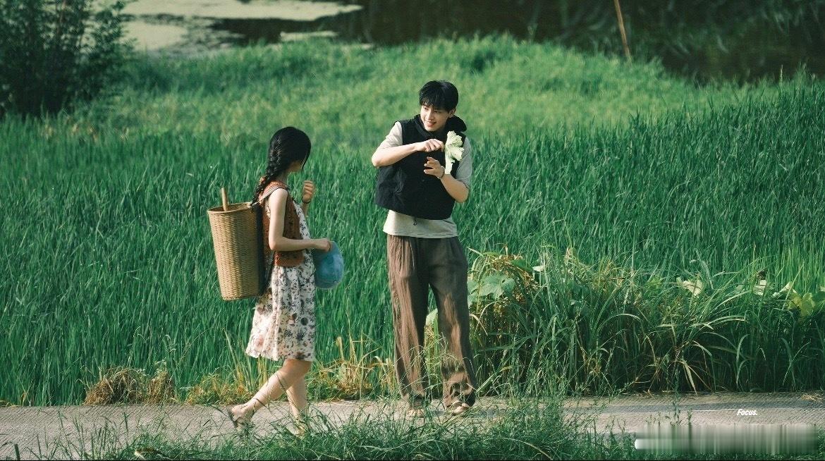 暑期档终于不全是情情爱爱了 本来对暑期档已经审美疲劳了，翻来覆去都是谈恋爱的戏，