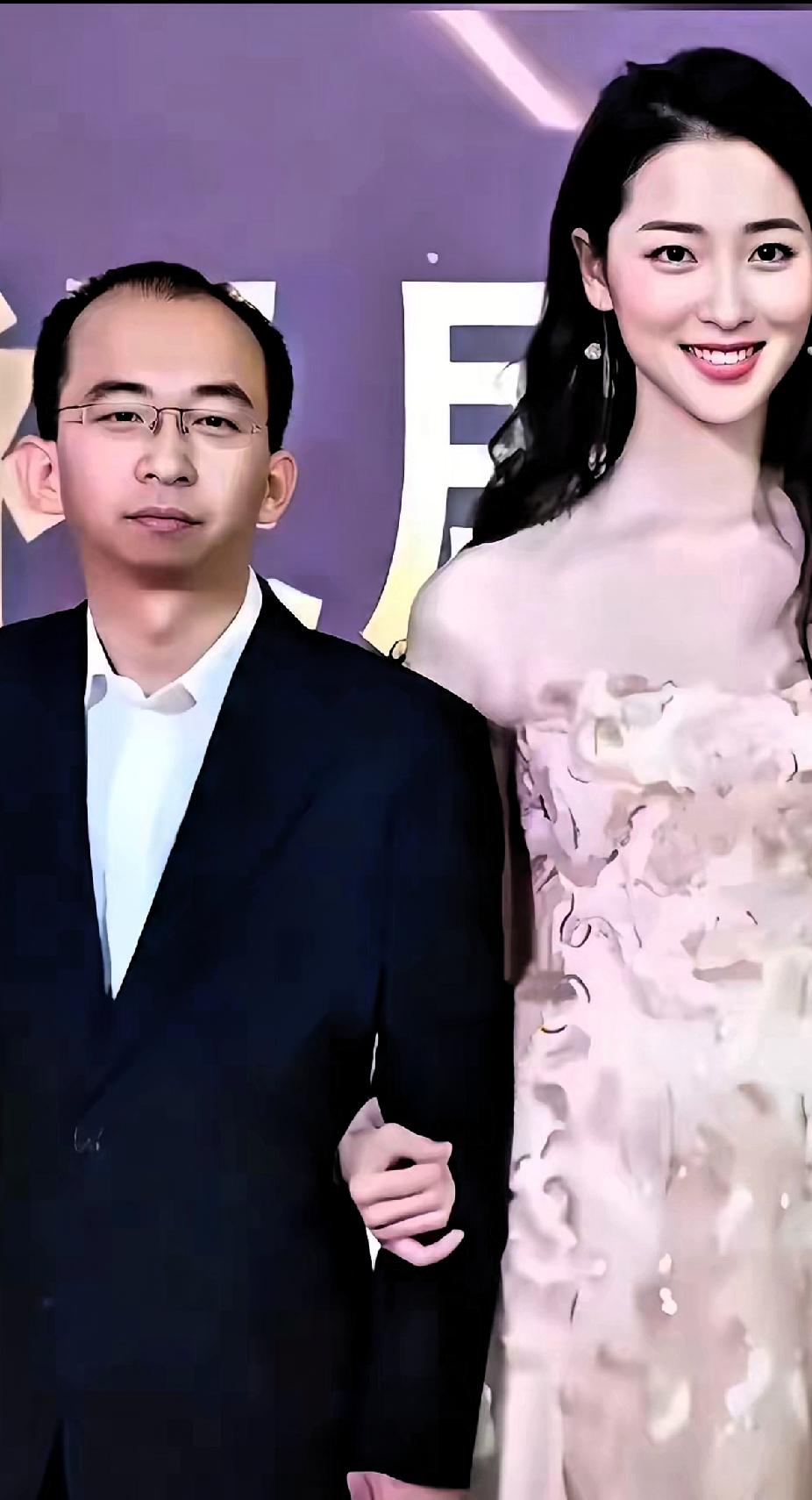 有时候你觉得不可能结果偏偏可能了的奇迹！
比如2022年坐拥10亿身家的最丑男星