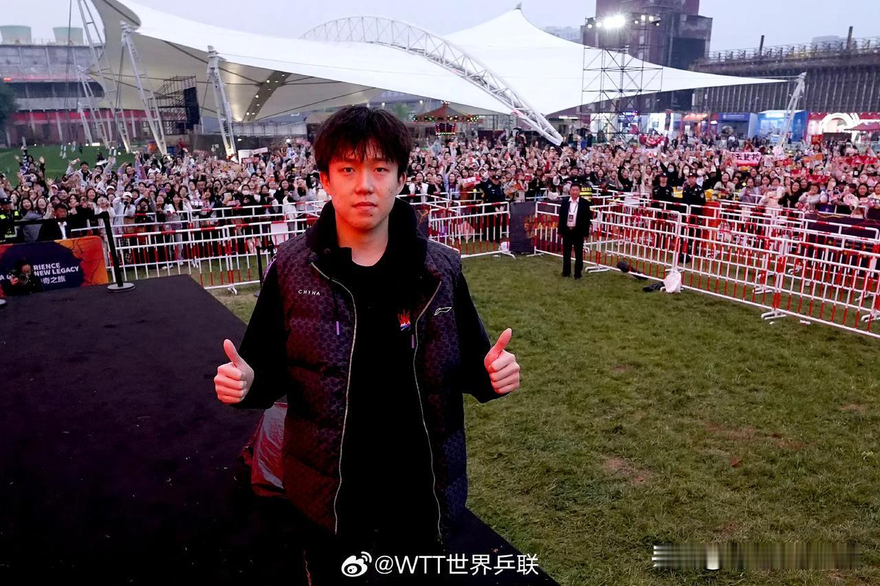 王楚钦这个人气不输一般的明星吧！甚至比一般小明星还要人气高

今天王楚钦球迷见面