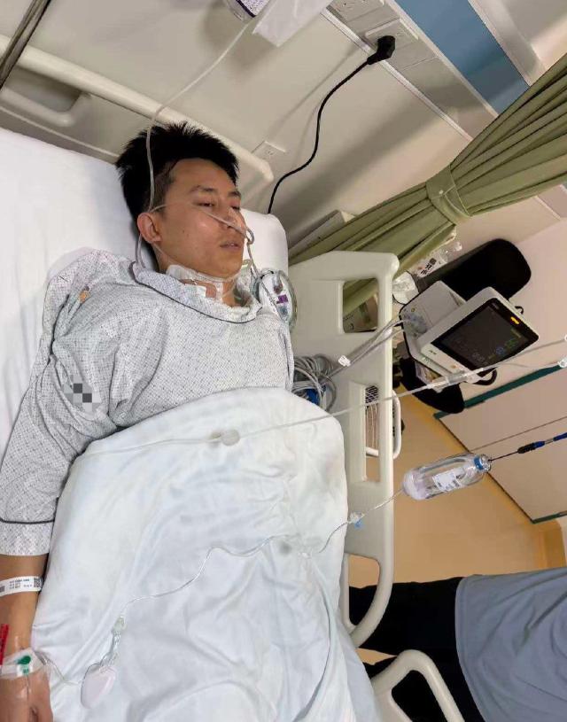武亮还是太仗义了
张雪峰资产都给了他女儿，事办完
自己倒下了，不得不说张雪峰是真