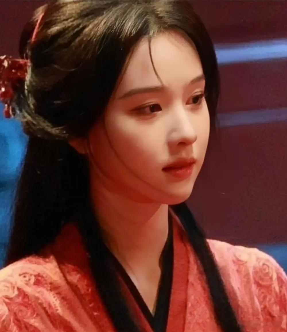 陈都灵翘楚卡脸路透，女主这个状态看起来真的很妙。 