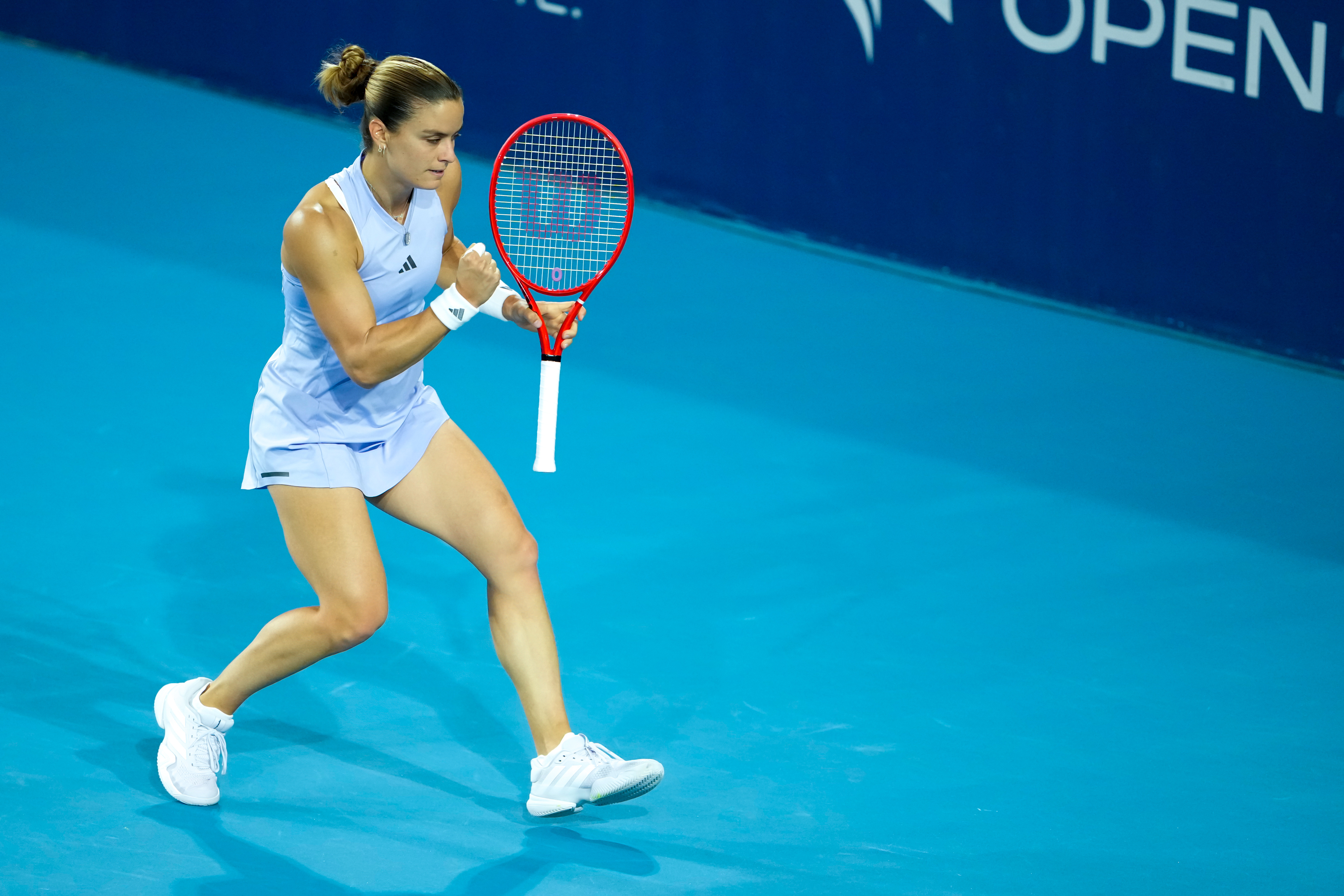在主场继续前进🔥WTA250雅典站半决赛，主场作战的4号种子萨卡里以6-1 7