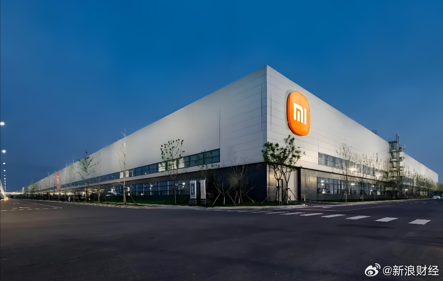 【小米汽车发布世界模型全新框架：重建 + 生成一体化，主流基准测试全面 SOTA