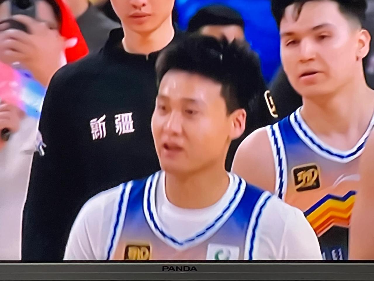 新疆10号威武！
 乌鲁木齐 赵睿是什么时候身披10号战袍的？我印象中赵睿是00